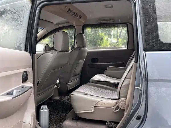 Wuling Hongguang 2012
