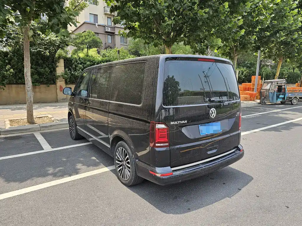 Volkswagen Multivan 2018 — фото 9