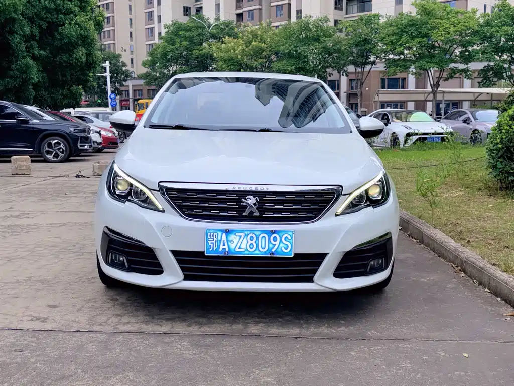 Peugeot 308 2018 — фото 2
