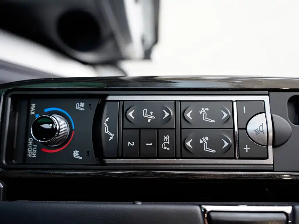 Lexus LM 2021 — фото 15