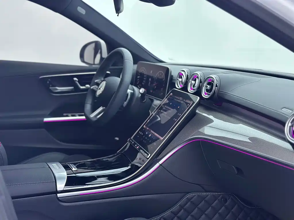 Mercedes-Benz C-Class 2024 — фото 12