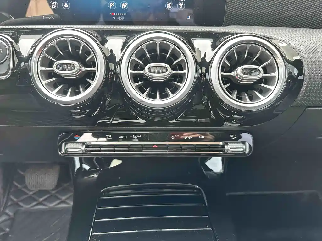 Mercedes-Benz A-Class 2020 — фото 12