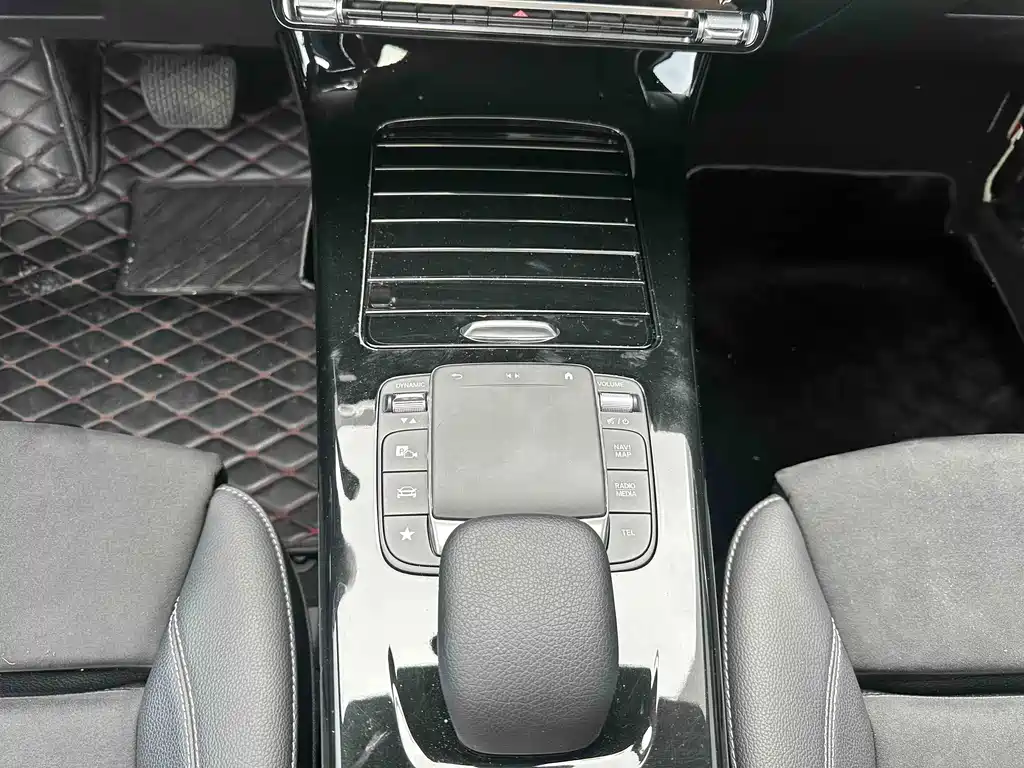 Mercedes-Benz A-Class 2020 — фото 13