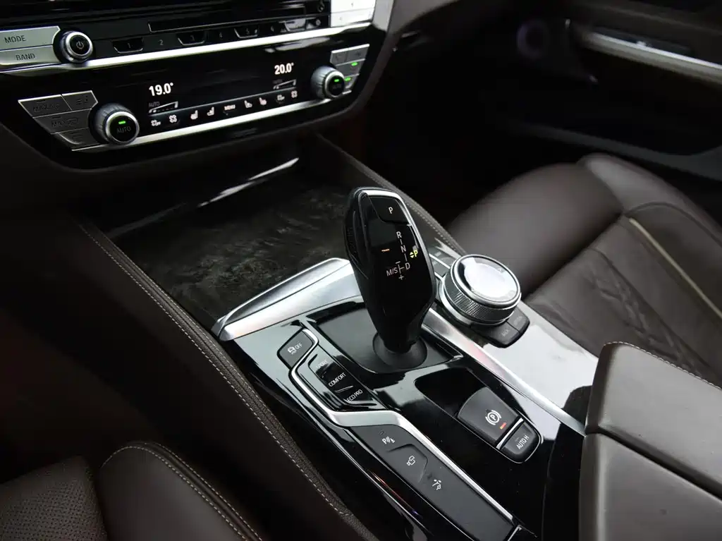 BMW 6 Series GT 2019 — фото 14