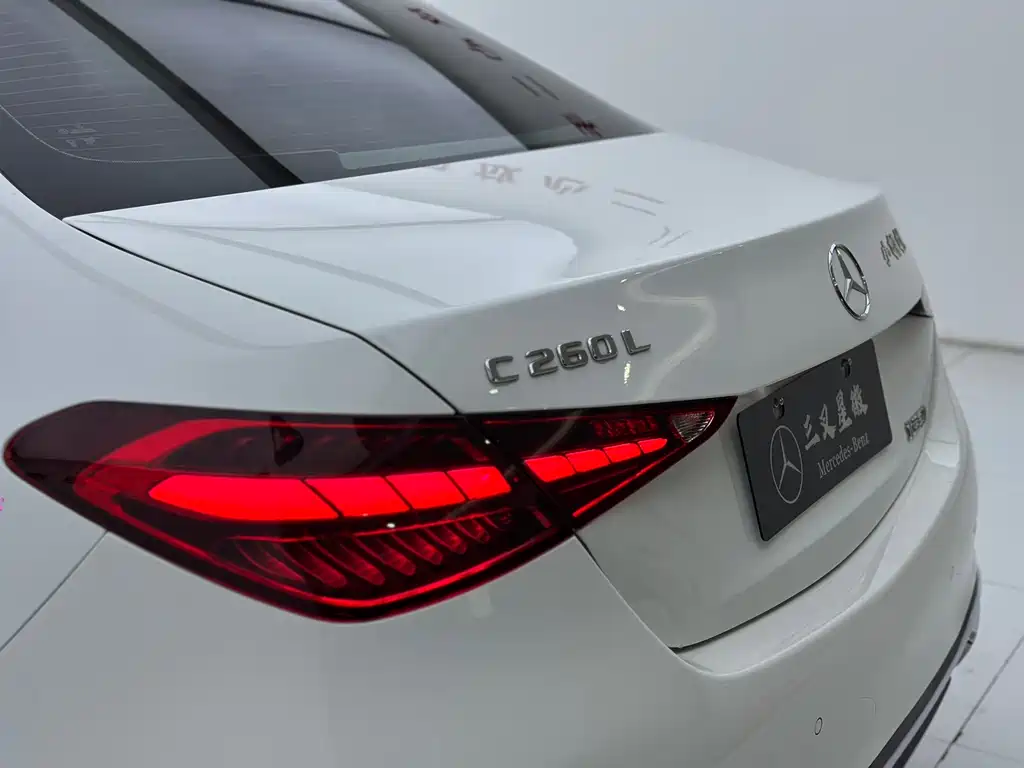 Mercedes-Benz C-Class 2024 — фото 6