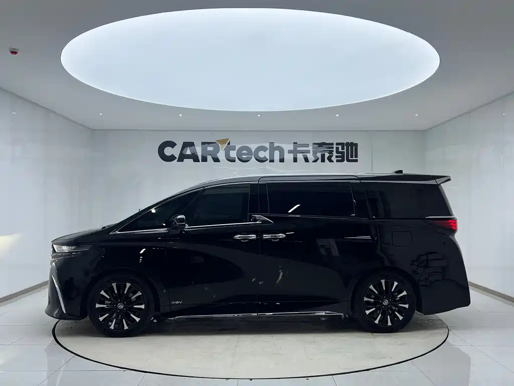 Toyota Alphard 2023 — фото 7