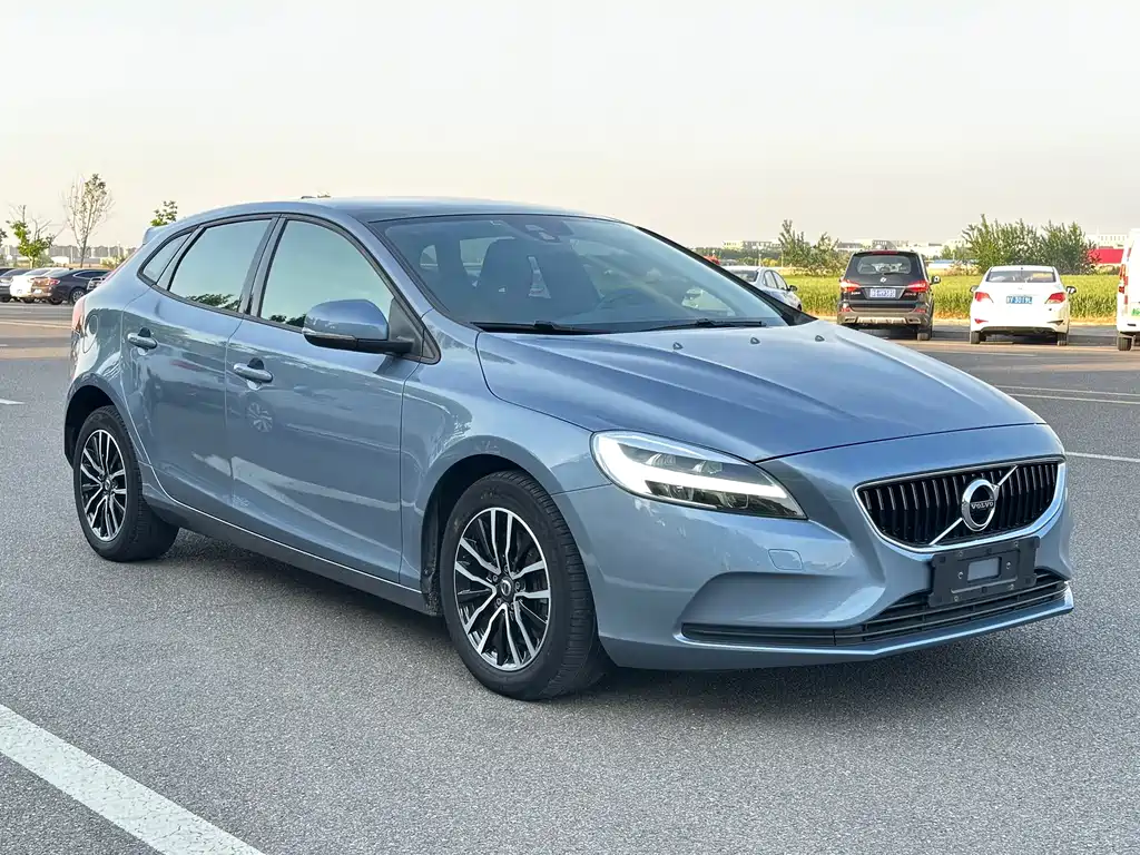 Volvo V40 2018 — фото 3