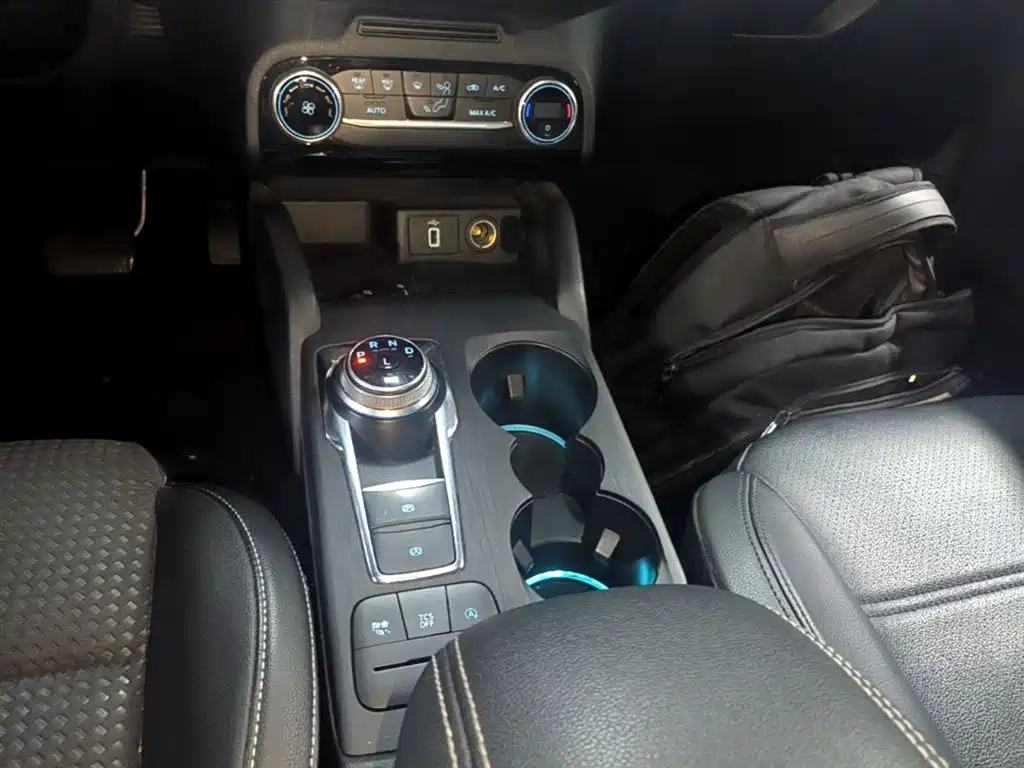 Ford Focus 2020 — фото 14