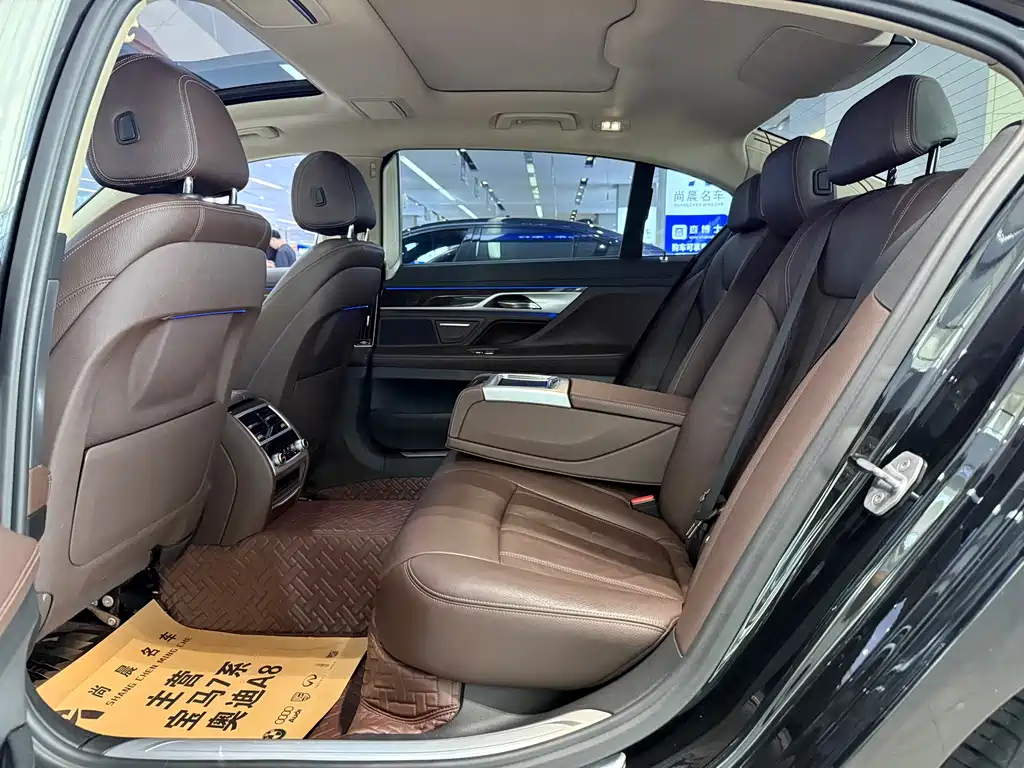 BMW 7 Series 2017 — фото 11