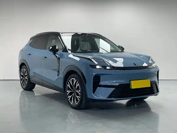 Lynk & Co 08 EM-P 2025