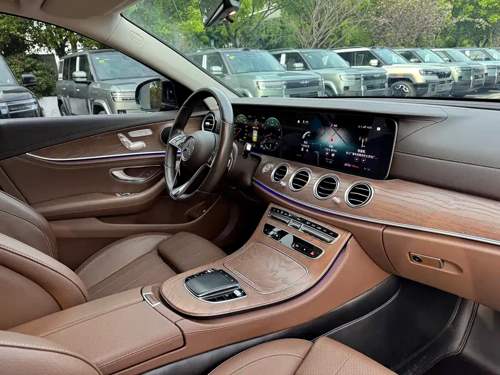 Mercedes-Benz E-Class 2022 — фото 16