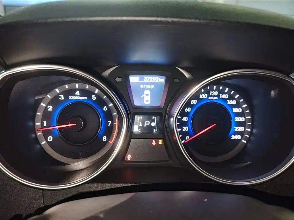 Hyundai Elantra Langdong 2015 — фото 12