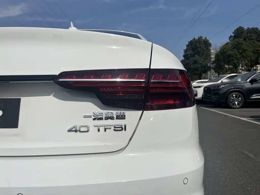 Audi A4L 2022 — фото 10