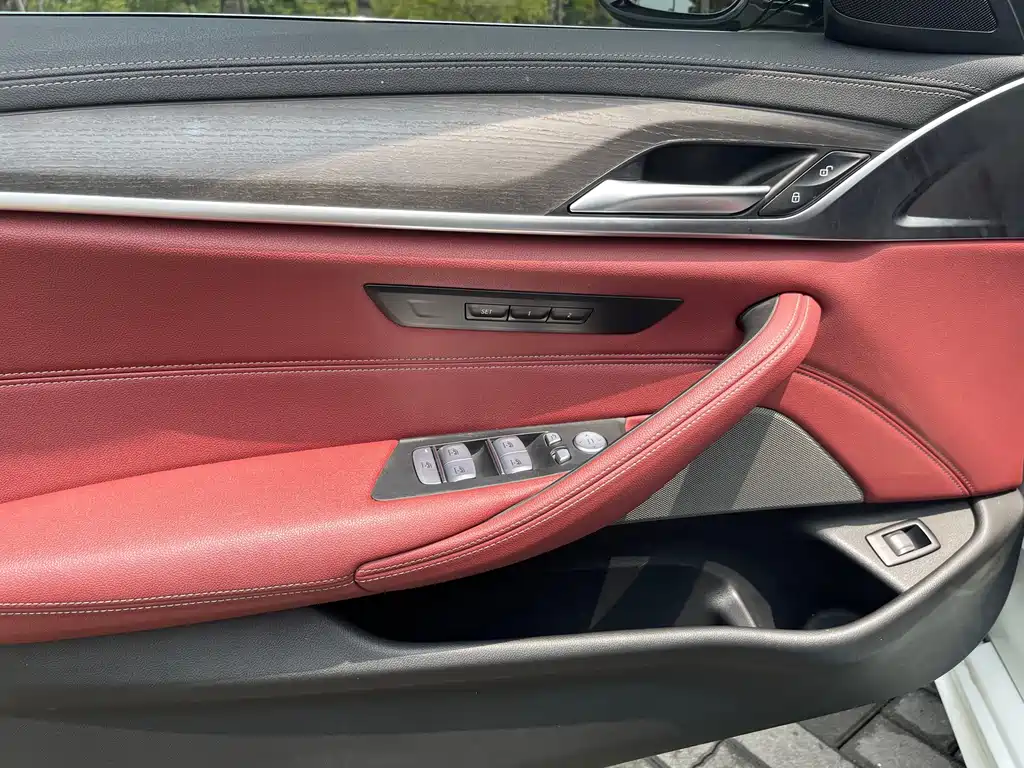BMW 5 Series 2022 — фото 10