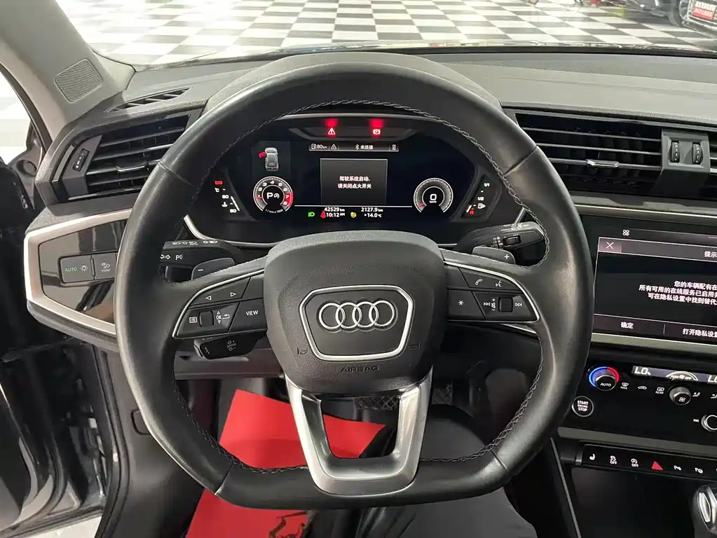 Audi Q3 2022 — фото 14