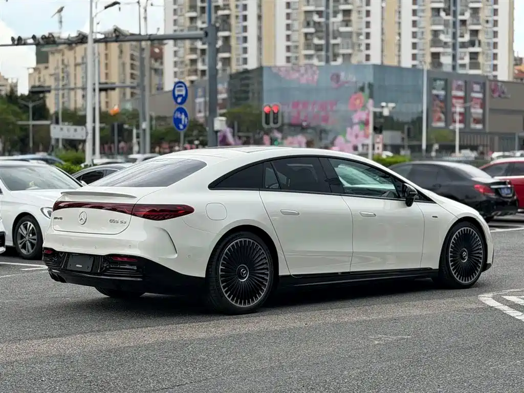 Mercedes-Benz EQS AMG 2025 — фото 6