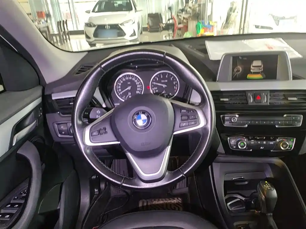 BMW X1 2017 — фото 11