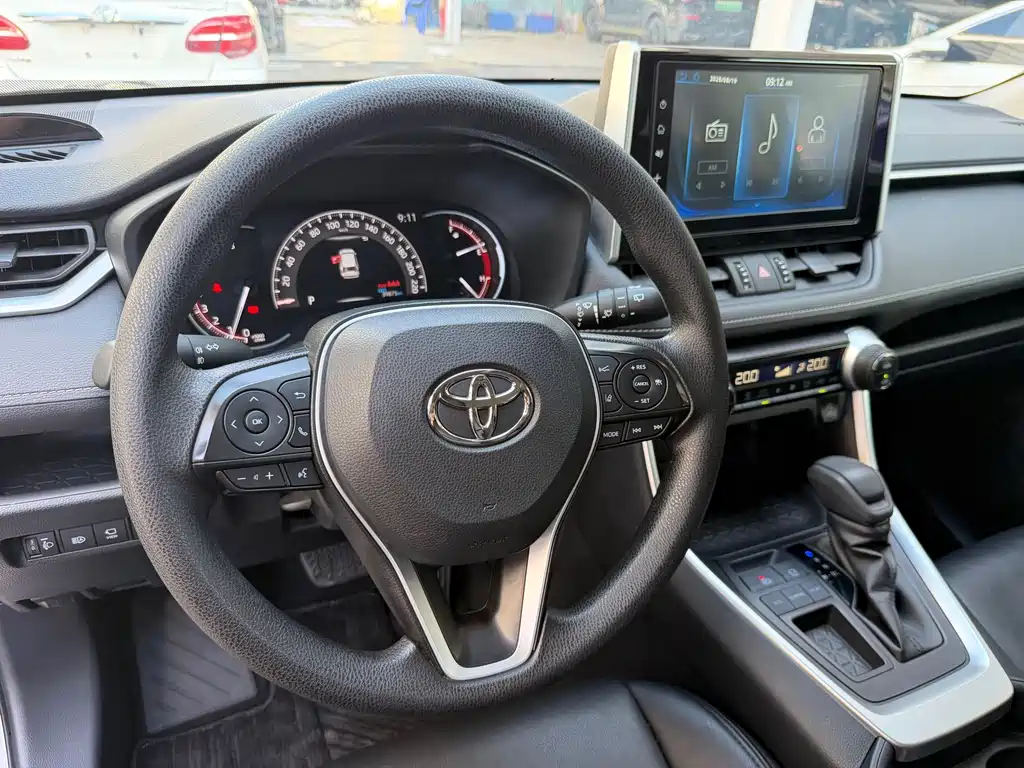 Toyota RAV4 2020 — фото 8