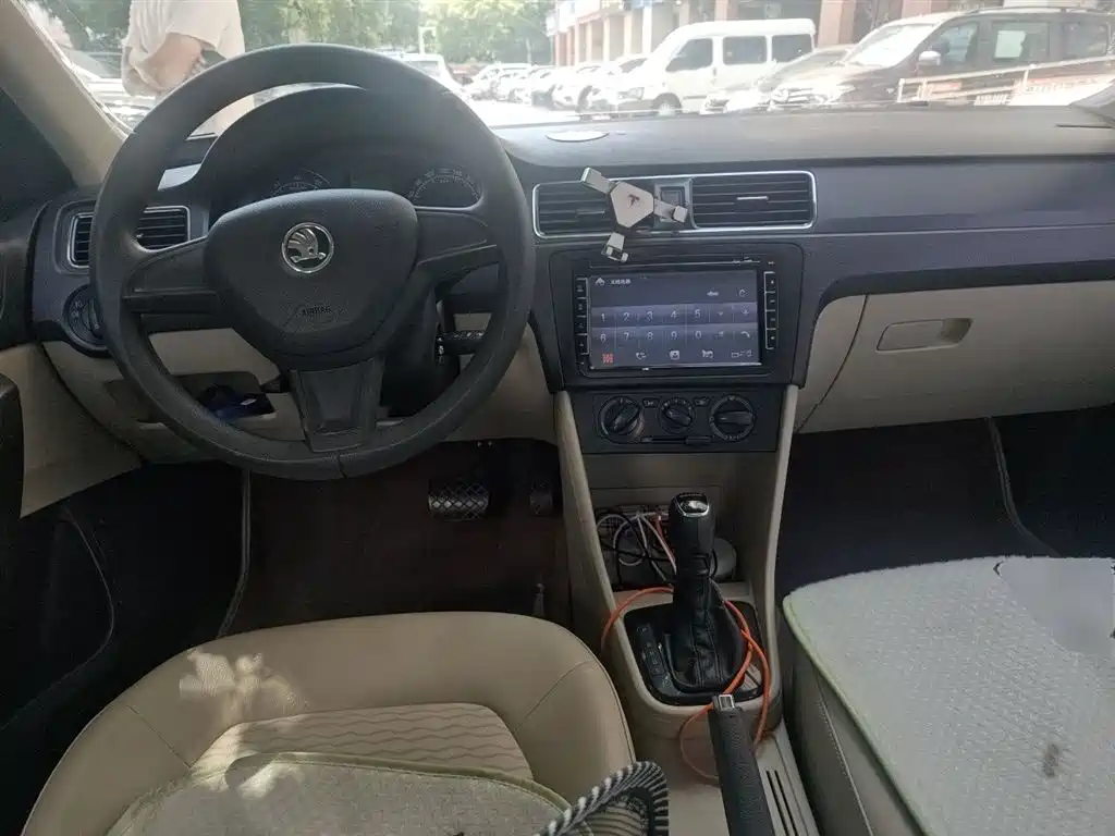 Skoda Rapid 2014 — фото 10