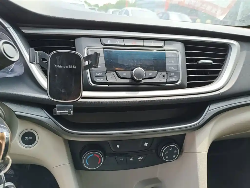 Buick Excelle 2017 — фото 13