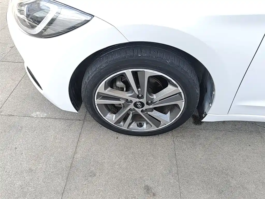 Hyundai Elantra 2016 — фото 23