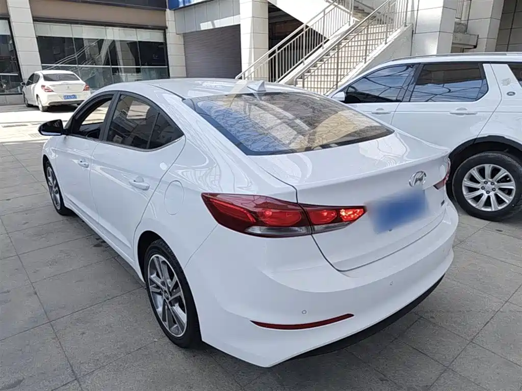 Hyundai Elantra 2016 — фото 5
