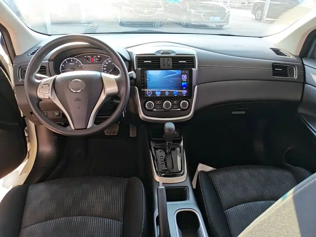 Nissan Tiida 2019 — фото 10