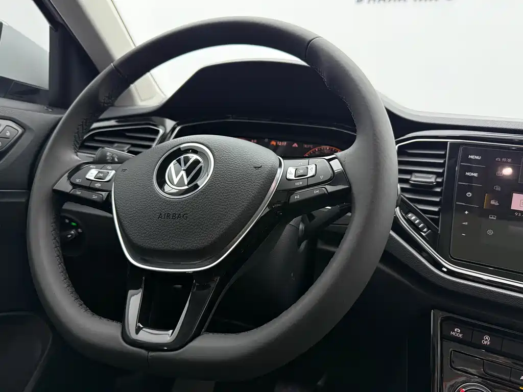 Volkswagen T-Roc 2023 — фото 14