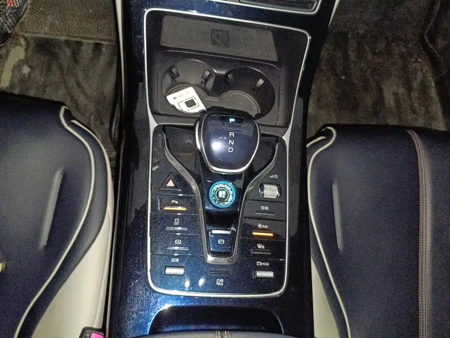 BYD Qin PLUS 2022 — фото 15