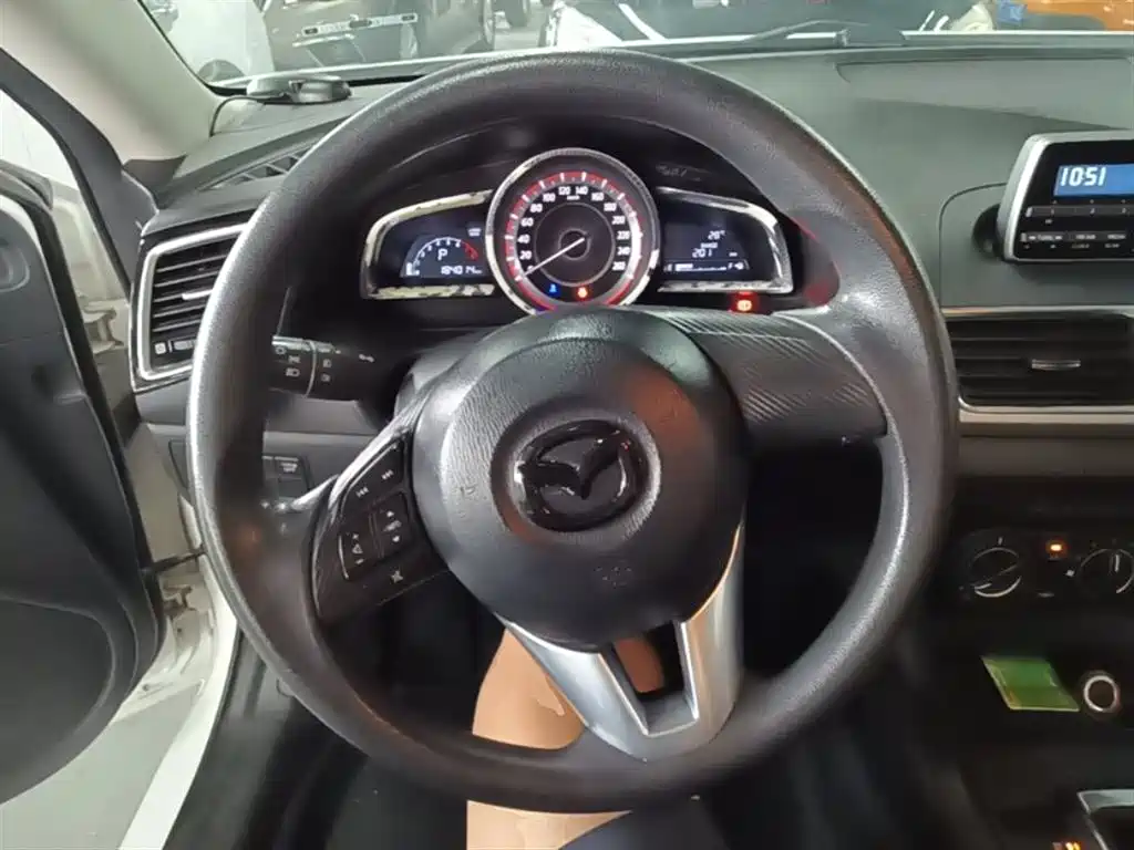 Mazda 3 Axela 2016 — фото 11
