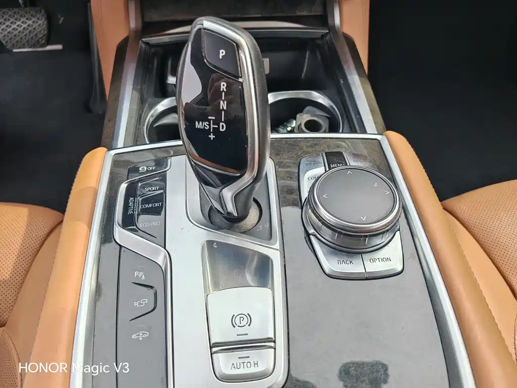 BMW 7 Series 2017 — фото 10