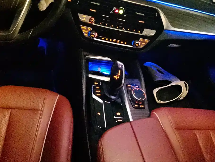 BMW 5 Series 2021 — фото 16