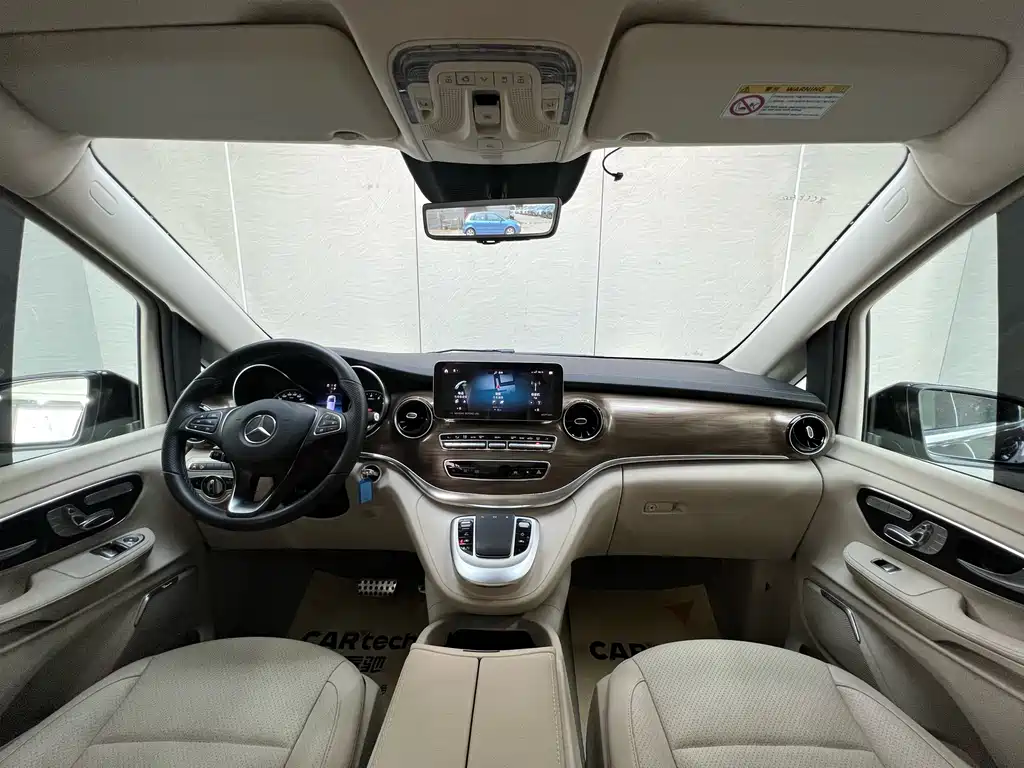 Mercedes-Benz V-Class 2023 — фото 11