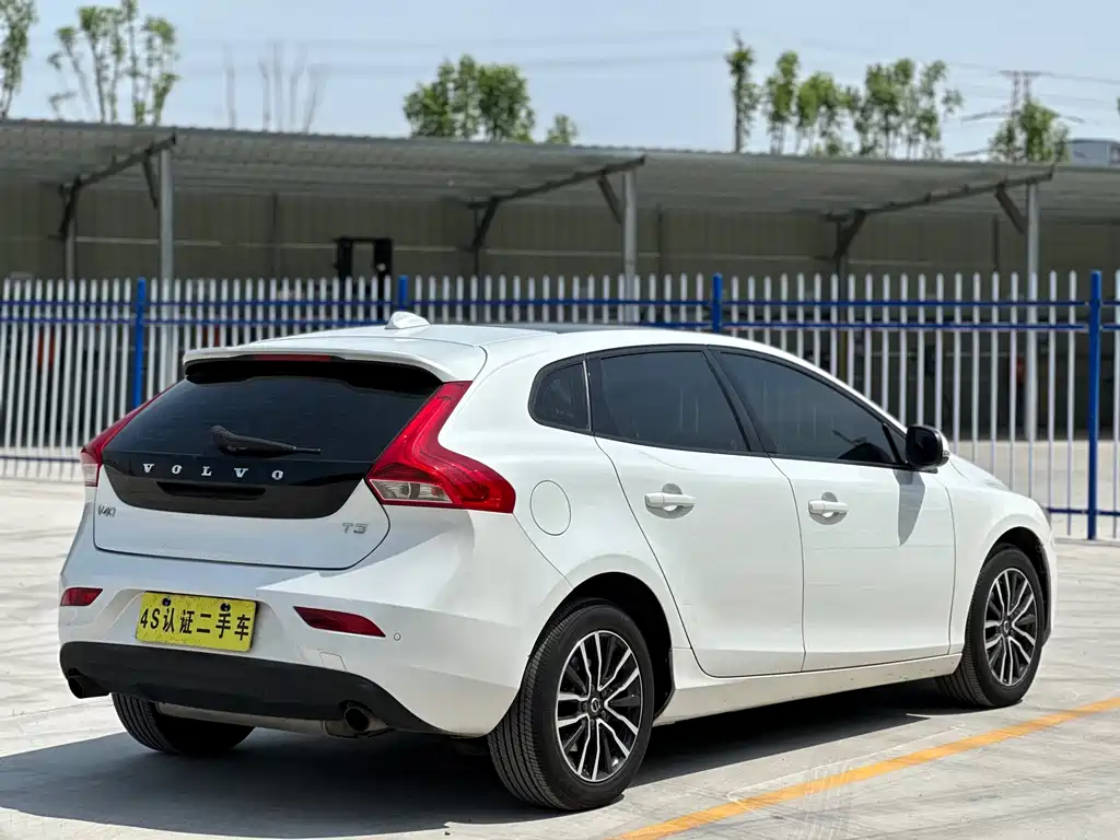 Volvo V40 2017 — фото 19