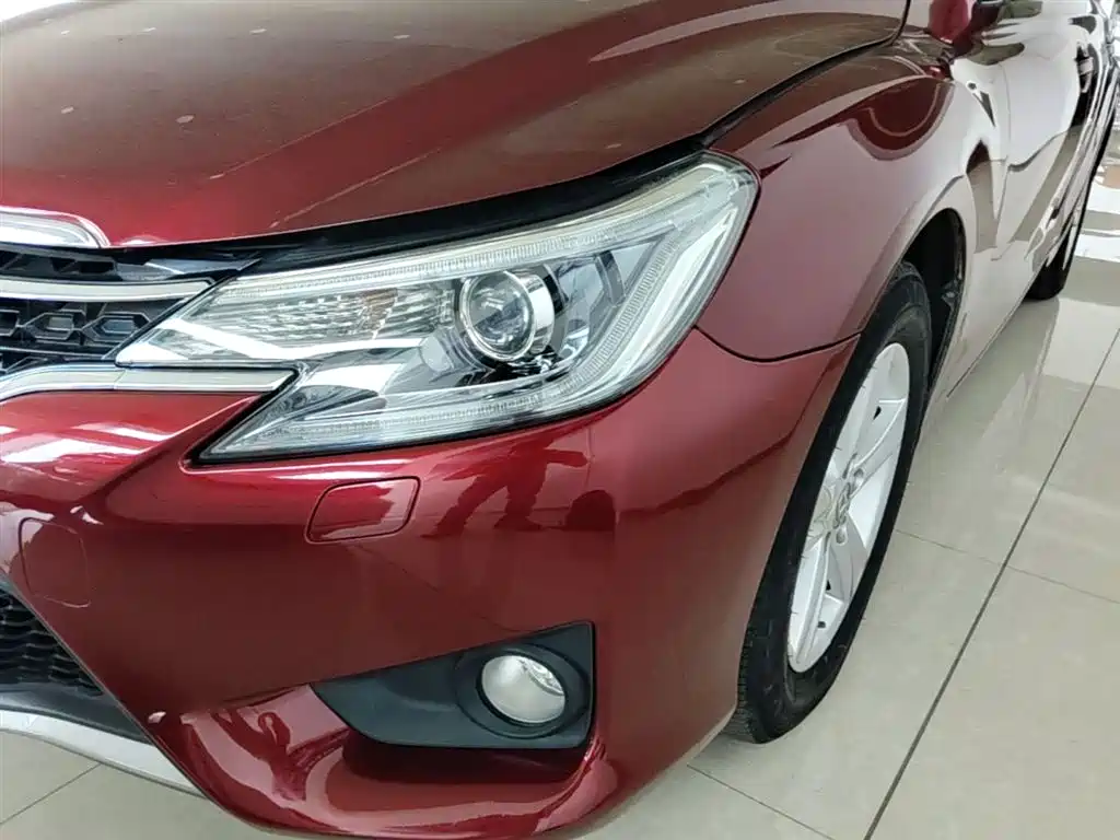 Toyota Reiz 2015 — фото 18