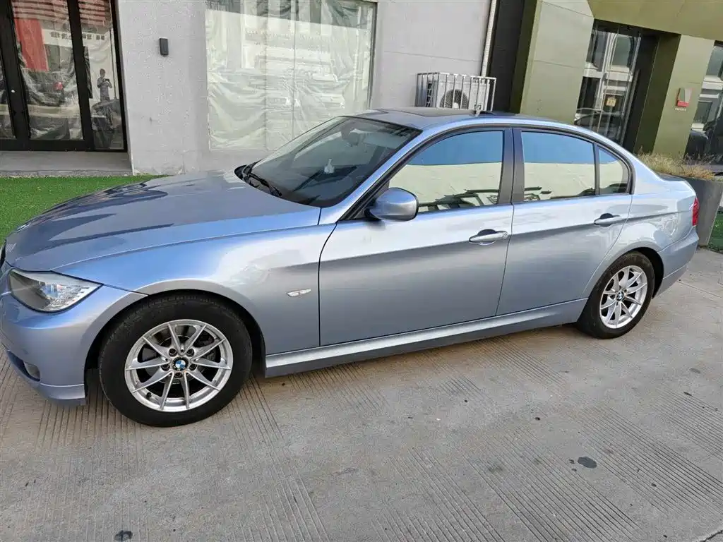 BMW 3 Series 2011 — фото 2