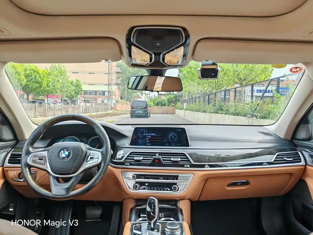 BMW 7 Series 2017 — фото 12