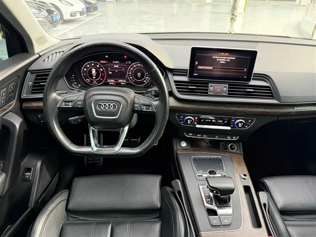 Audi Q5L 2018 — фото 6