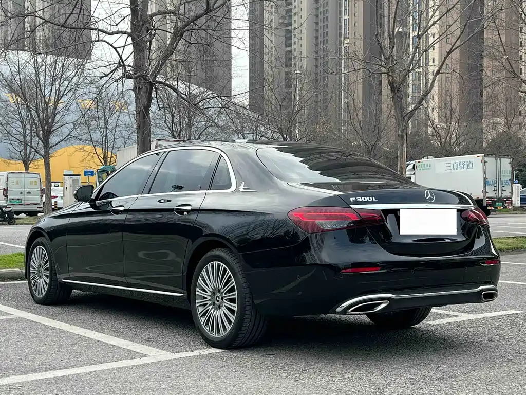 Mercedes-Benz E-Class 2022 — фото 4