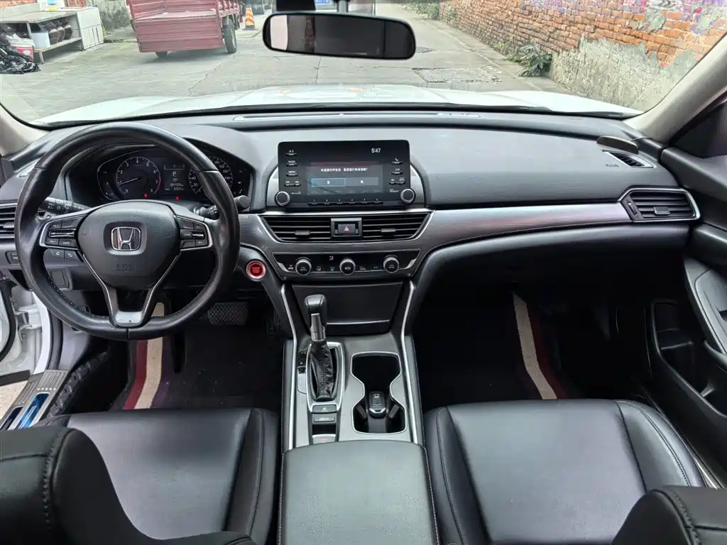 Honda Accord 2019 — фото 11