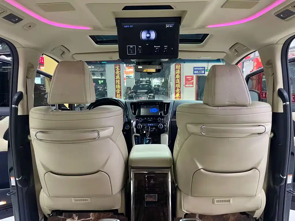 Toyota Alphard 2020 — фото 14