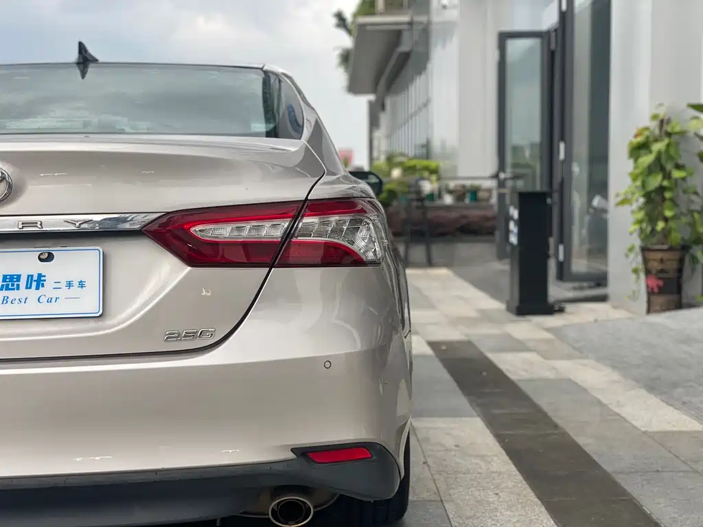 Toyota Camry 2019 — фото 14
