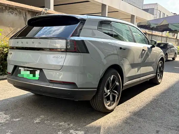 Volvo XC70 Plug-In Hybrid 2025