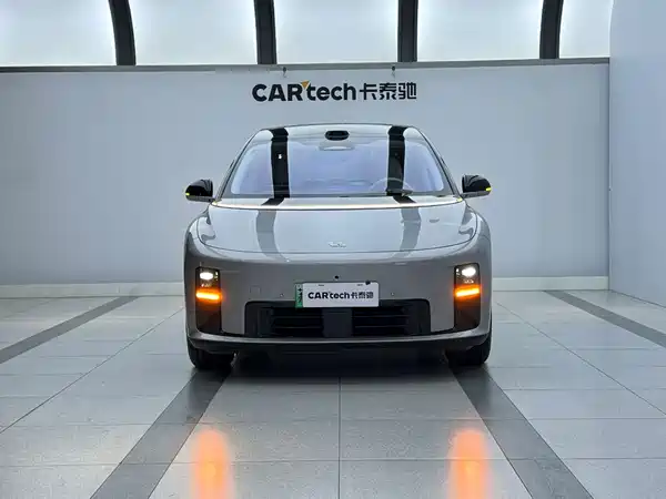 Li Auto i8 2025
