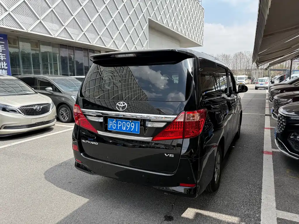 Toyota Alphard 2014