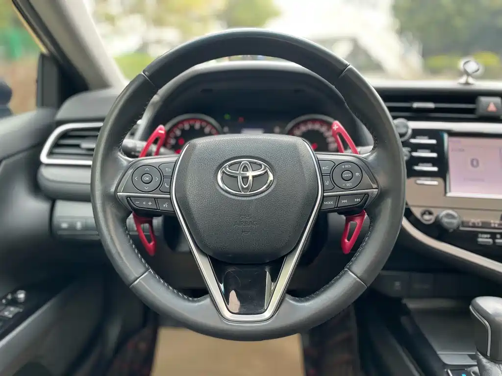 Toyota Camry 2018 — фото 34