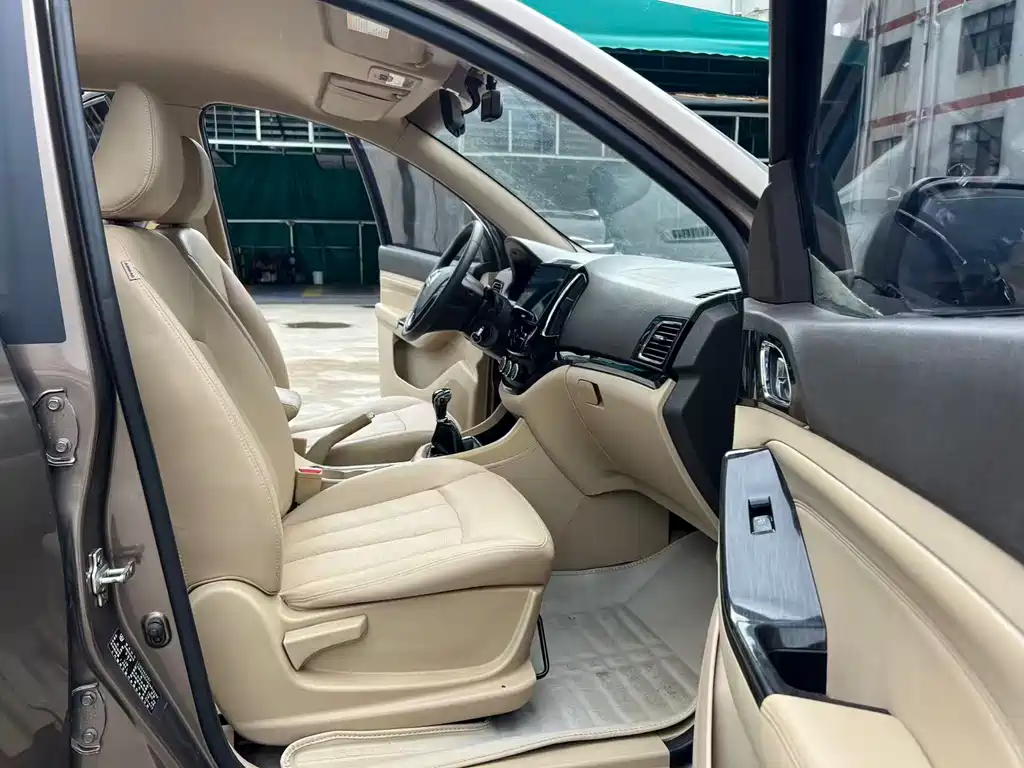 Baojun 730 2015