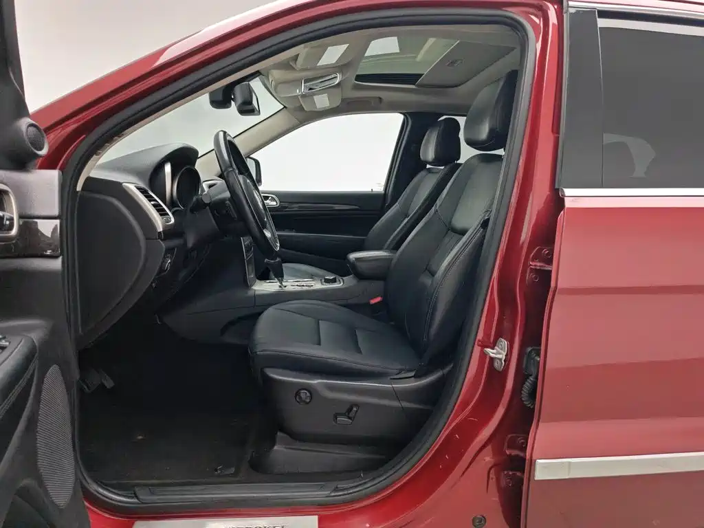 Jeep Grand Cherokee 2013 — фото 10