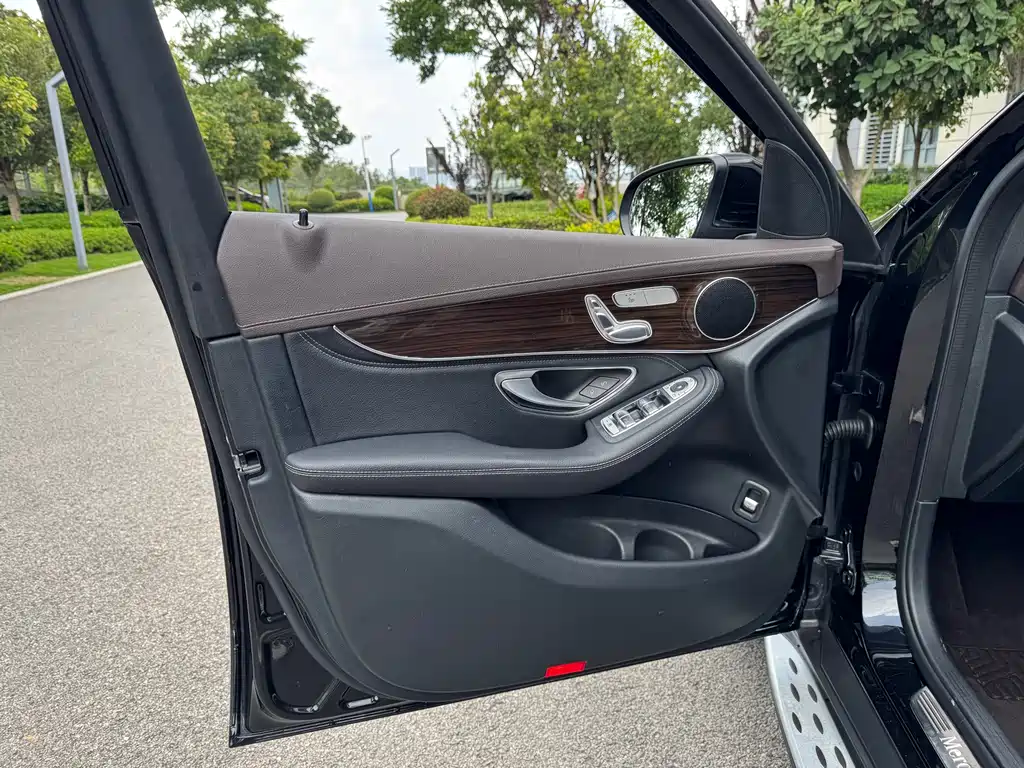 Mercedes-Benz GLC 2019 — фото 17