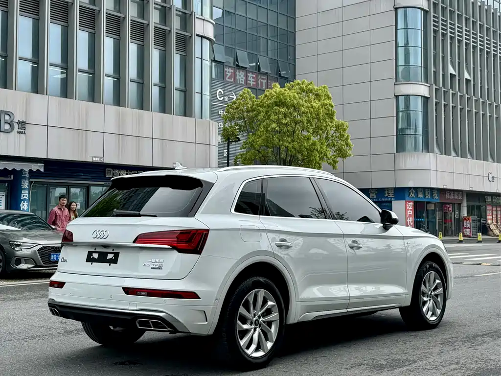Audi Q5L 2022 — фото 13
